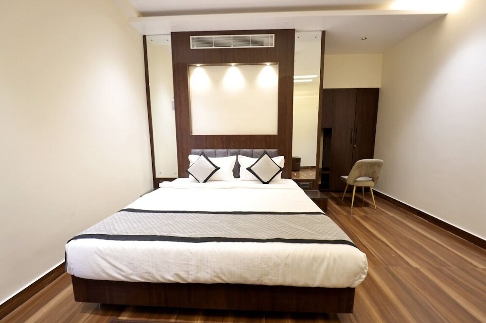 Патна: KS Square Hotel and Banquets