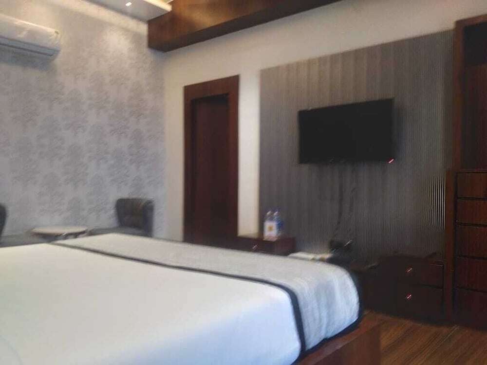 Патна: KS Square Hotel and Banquets