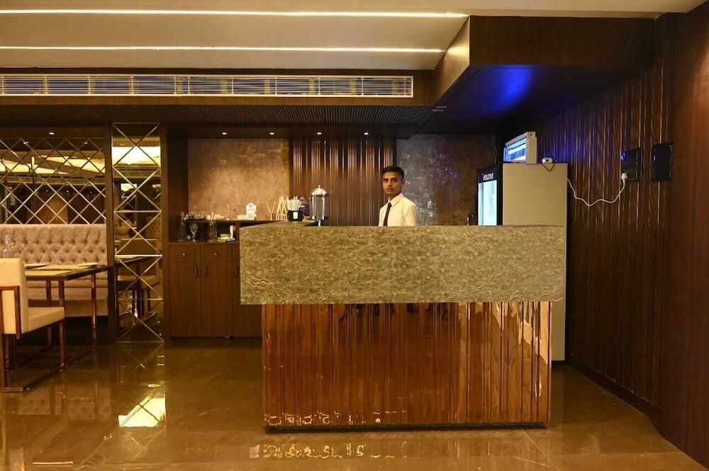 Патна: KS Square Hotel and Banquets