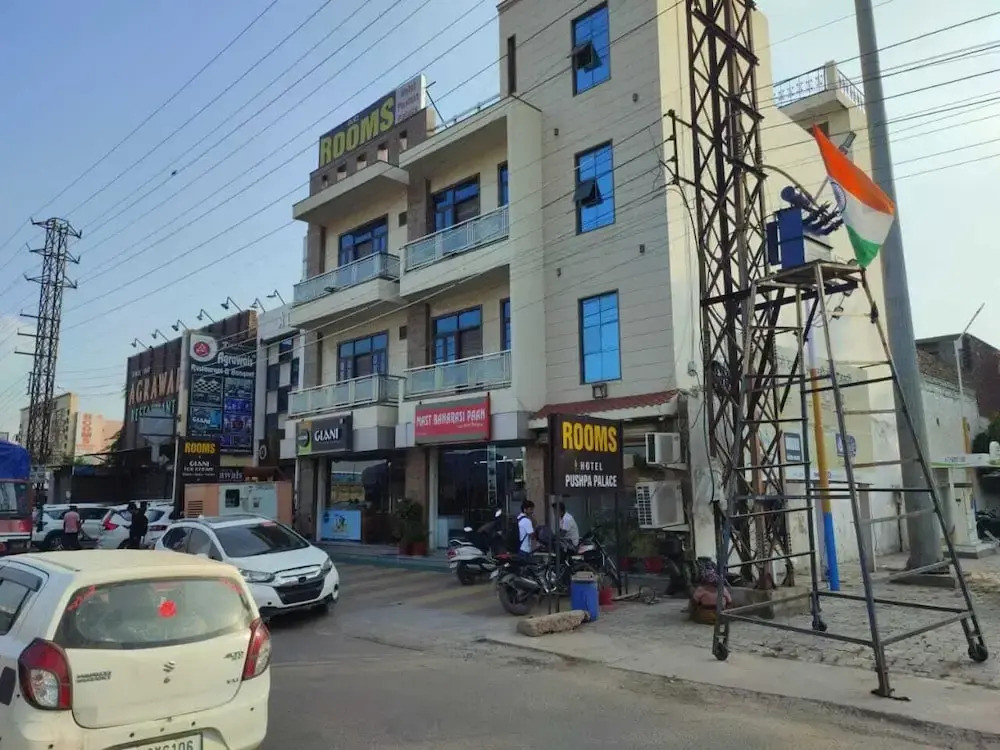Матхура: Hotel Pushpa Palace