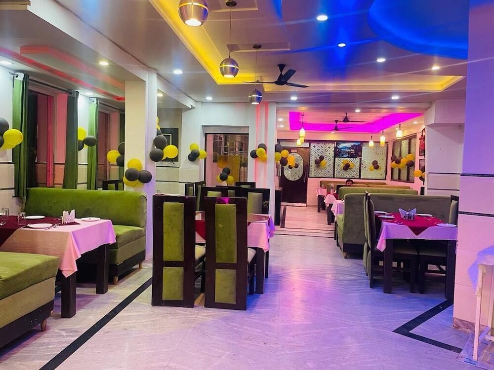 Агра: Hotel Alpine By The Golden Taj Group