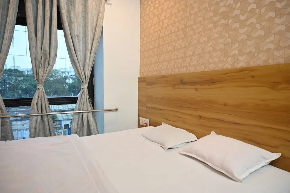 Асансол: Hotel Priyanka International