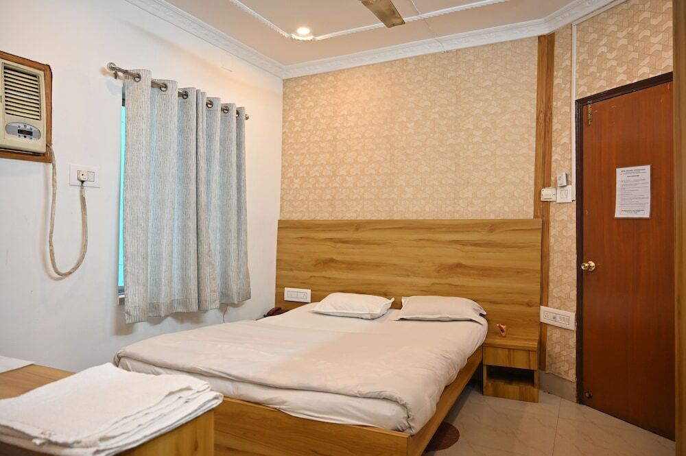 Асансол: Hotel Priyanka International