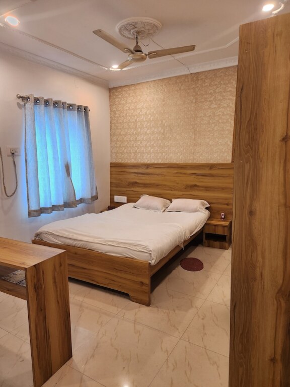 Асансол: Hotel Priyanka International