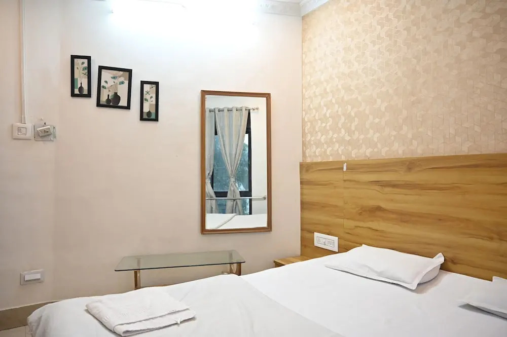 Асансол: Hotel Priyanka International