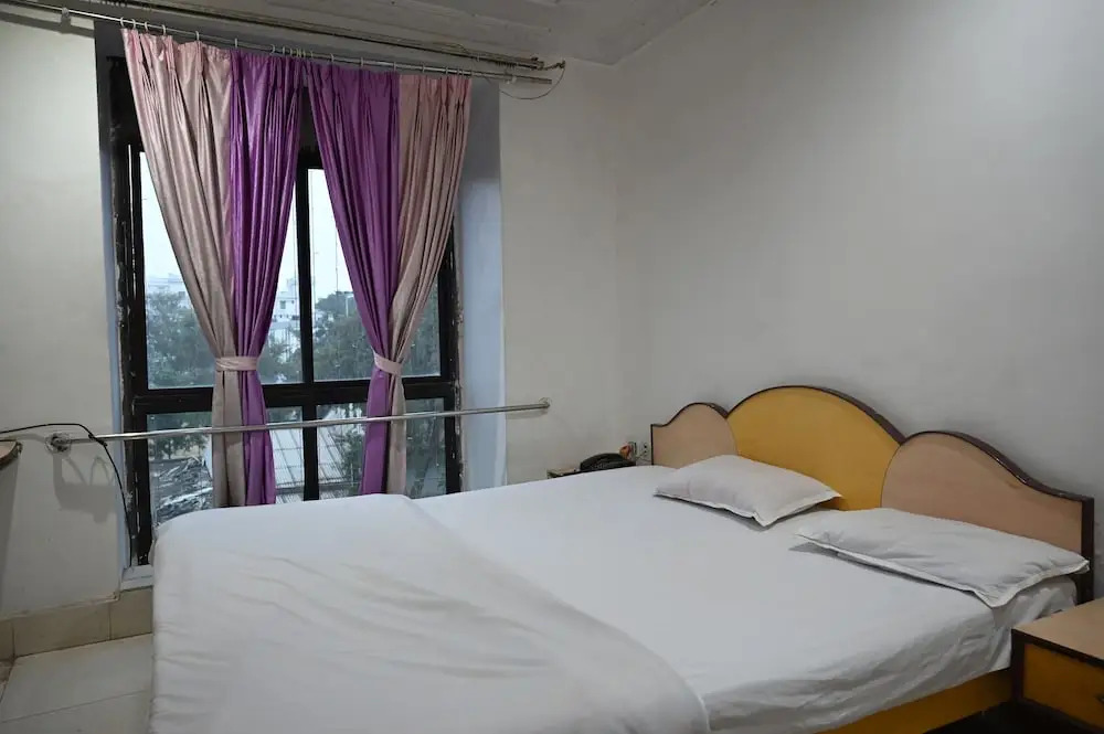 Асансол: Hotel Priyanka International