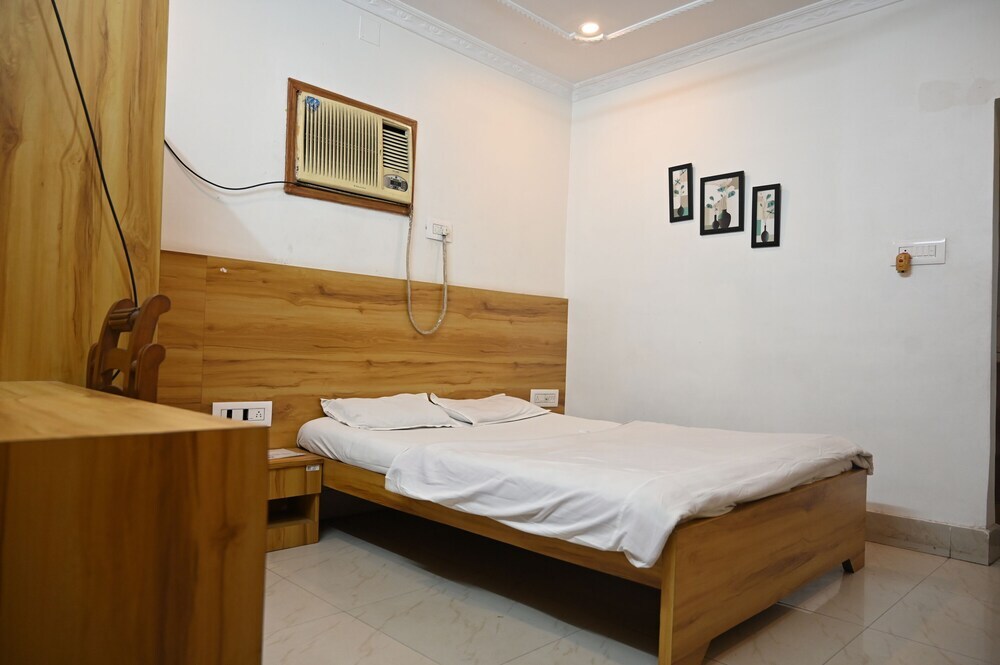 Асансол: Hotel Priyanka International