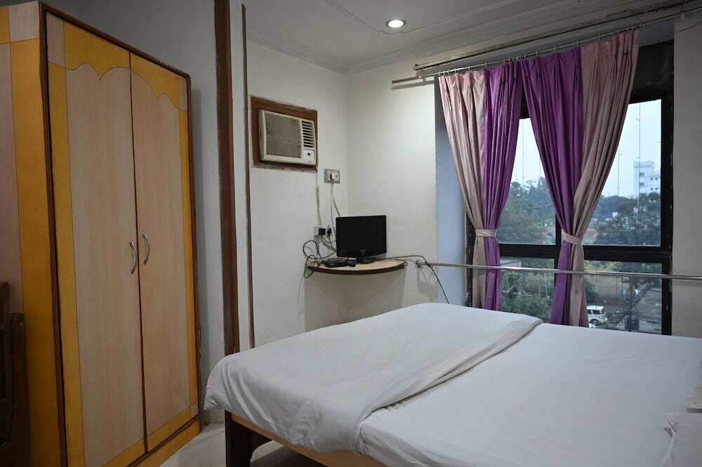 Асансол: Hotel Priyanka International