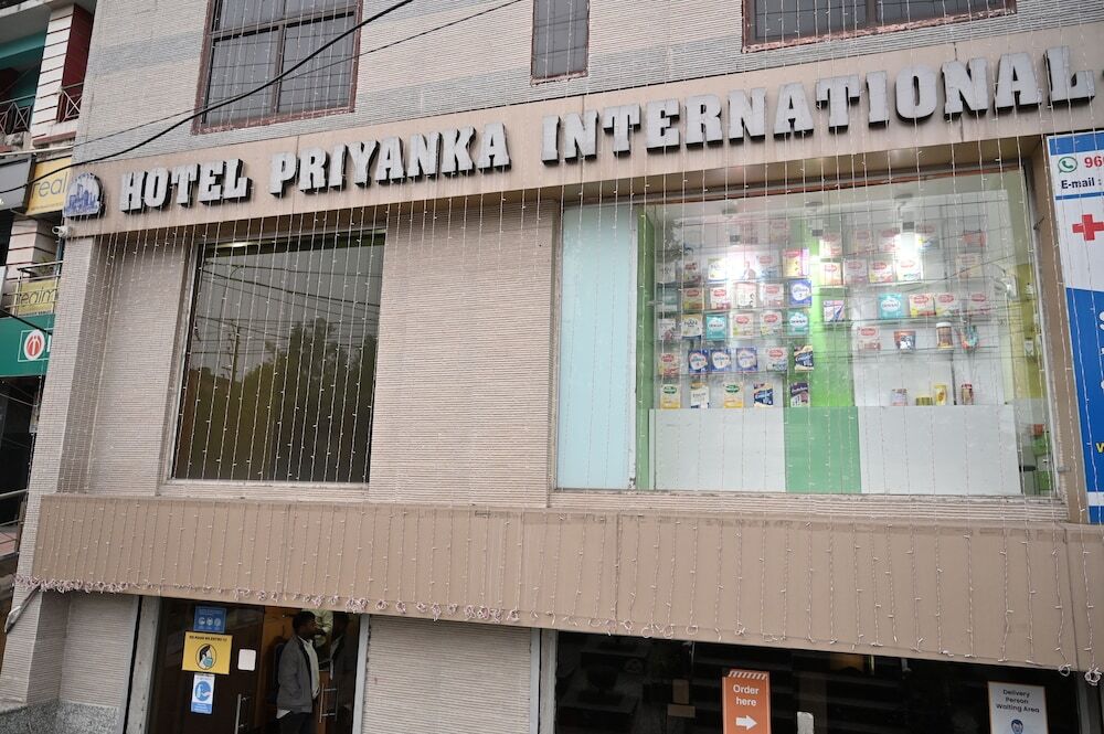 Асансол: Hotel Priyanka International