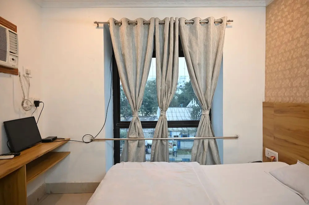 Асансол: Hotel Priyanka International