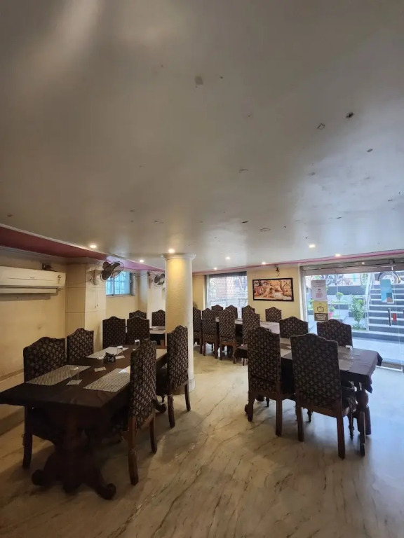 Асансол: Hotel Priyanka International