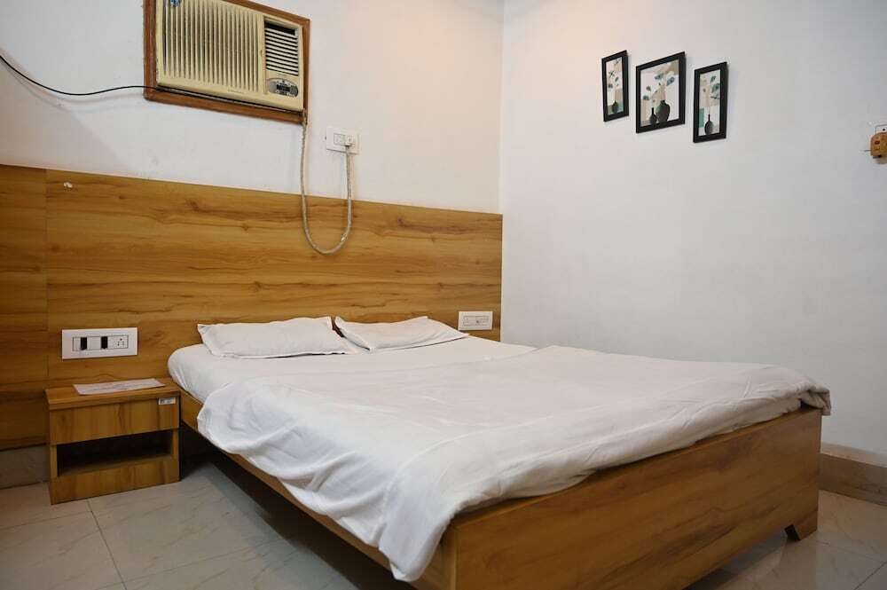 Асансол: Hotel Priyanka International