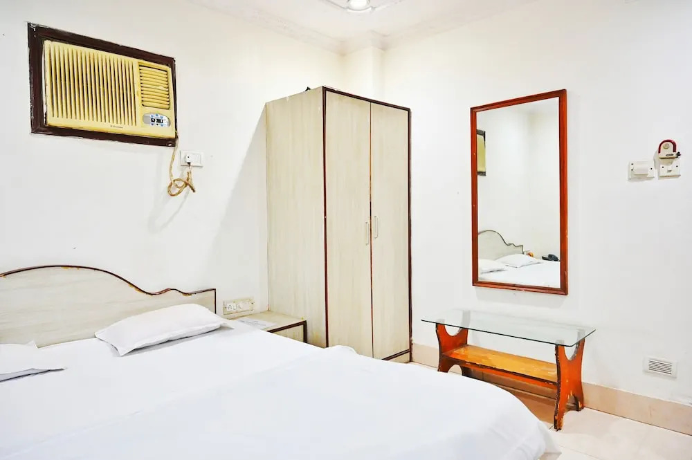 Асансол: Hotel Priyanka International