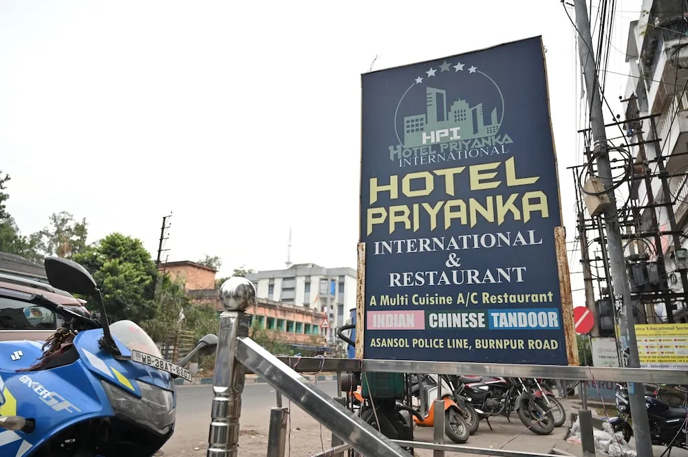 Асансол: Hotel Priyanka International