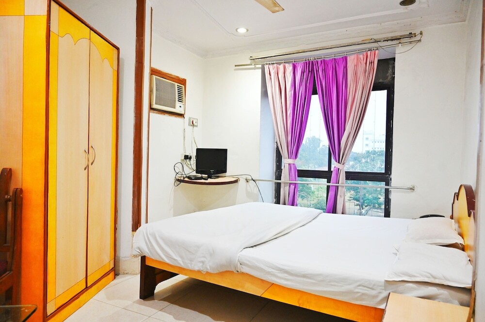 Асансол: Hotel Priyanka International