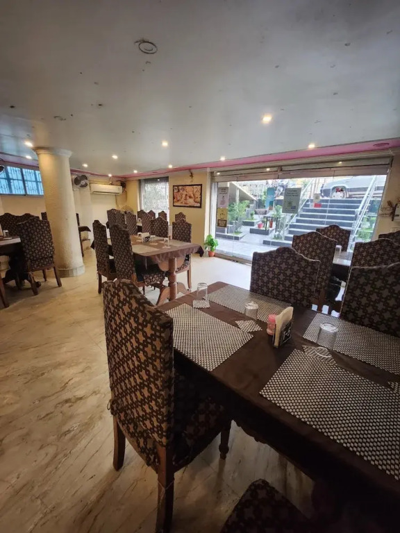Асансол: Hotel Priyanka International