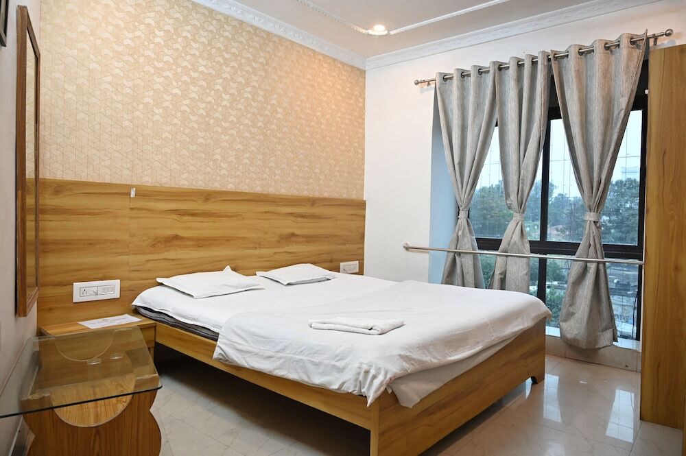 Асансол: Hotel Priyanka International