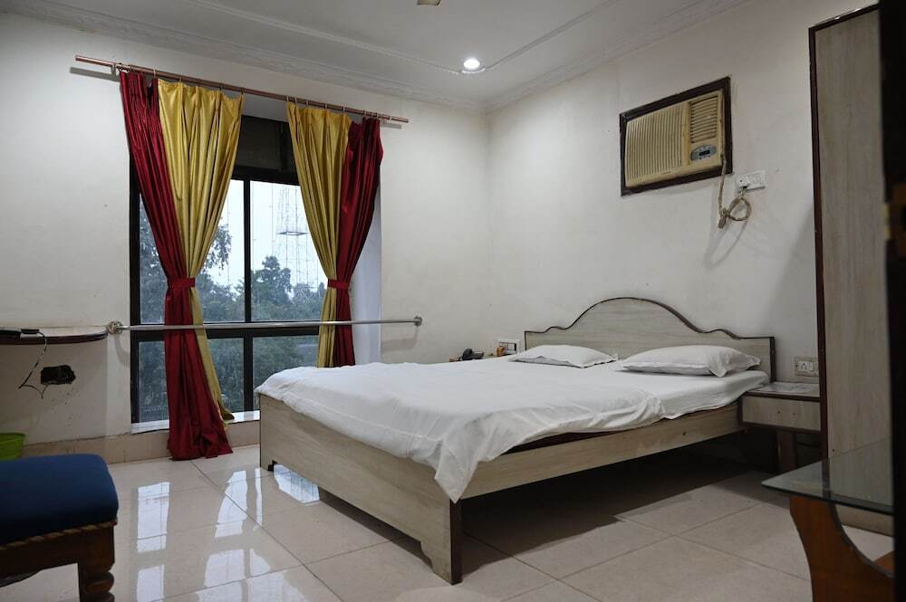 Асансол: Hotel Priyanka International