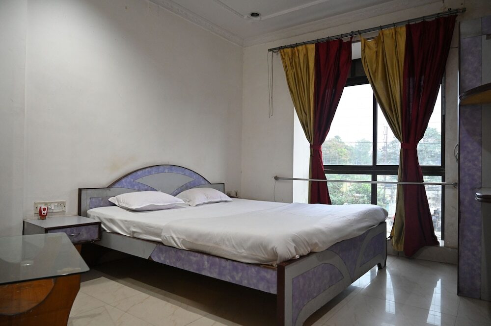 Асансол: Hotel Priyanka International