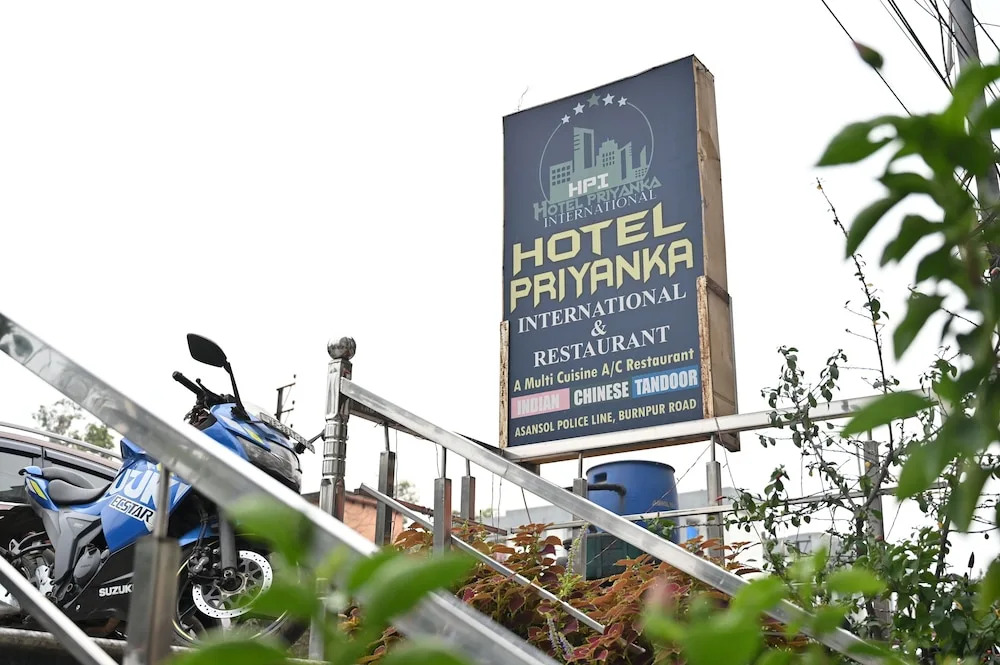 Асансол: Hotel Priyanka International