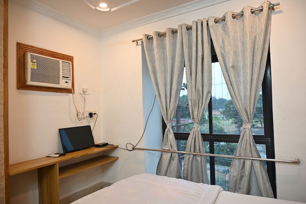 Асансол: Hotel Priyanka International
