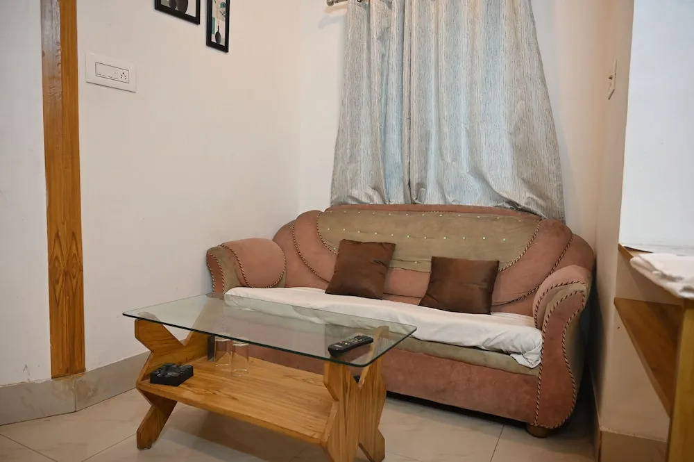 Асансол: Hotel Priyanka International
