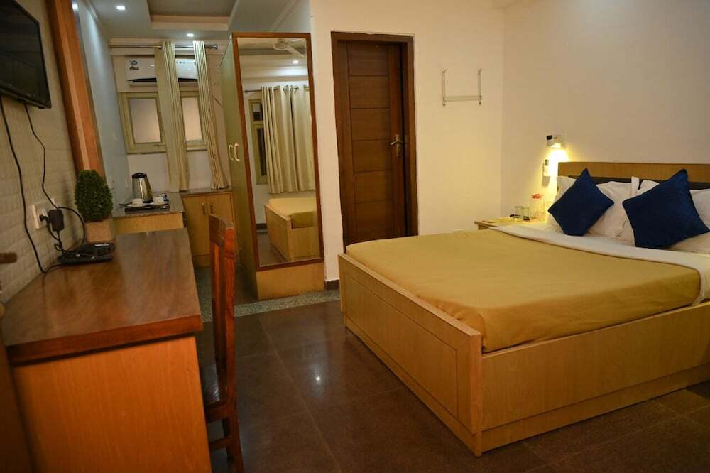 Кангра: Hotel DH