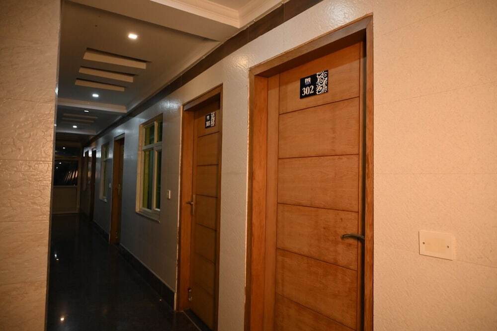 Кангра: Hotel DH
