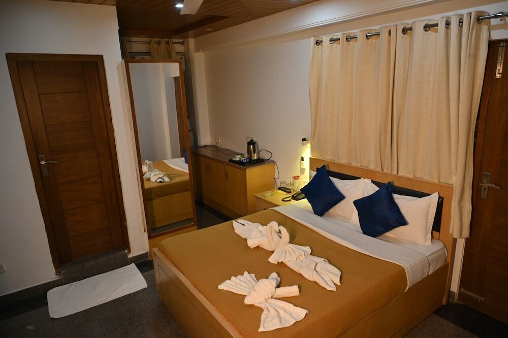 Кангра: Hotel DH
