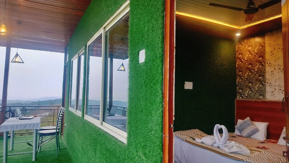 Кангра: Hotel Nirbana Heights