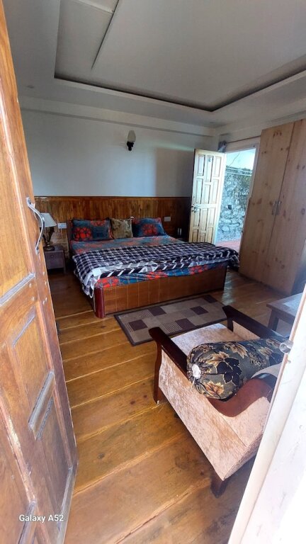 Наинитал: HR Stone Cottage