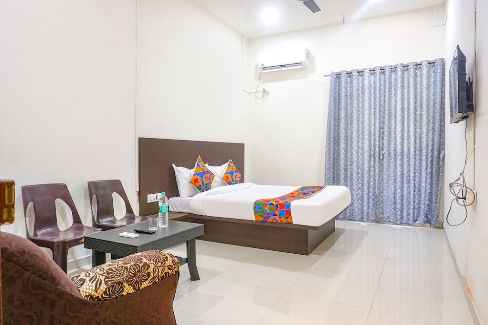 Нашик: Fabhotel Om Sai