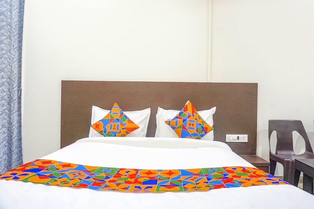 Нашик: Fabhotel Om Sai
