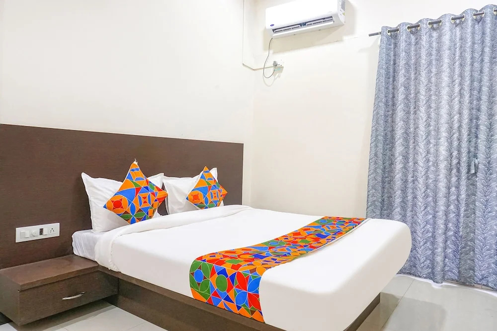 Нашик: Fabhotel Om Sai