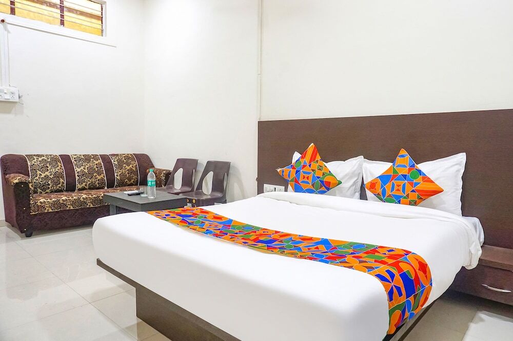 Нашик: Fabhotel Om Sai