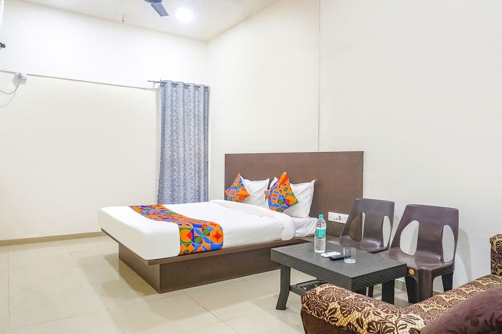 Нашик: Fabhotel Om Sai