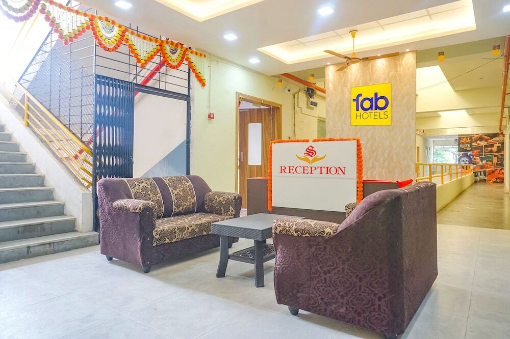 Нашик: Fabhotel Om Sai