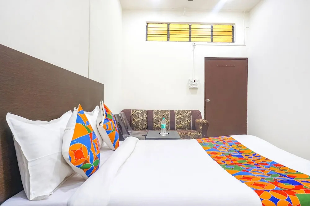 Нашик: Fabhotel Om Sai
