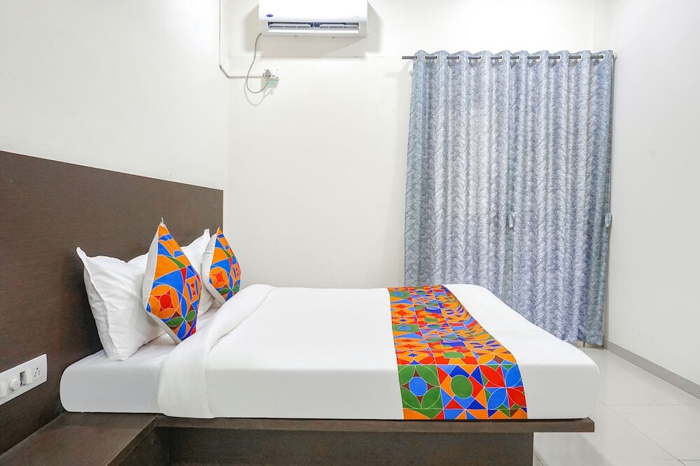 Нашик: Fabhotel Om Sai