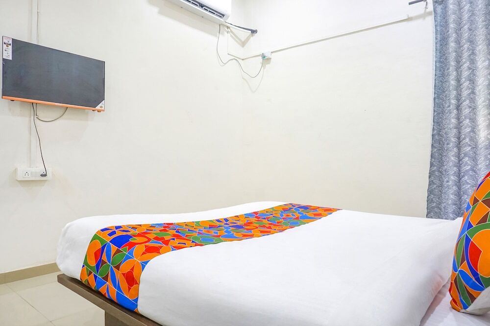 Нашик: Fabhotel Om Sai