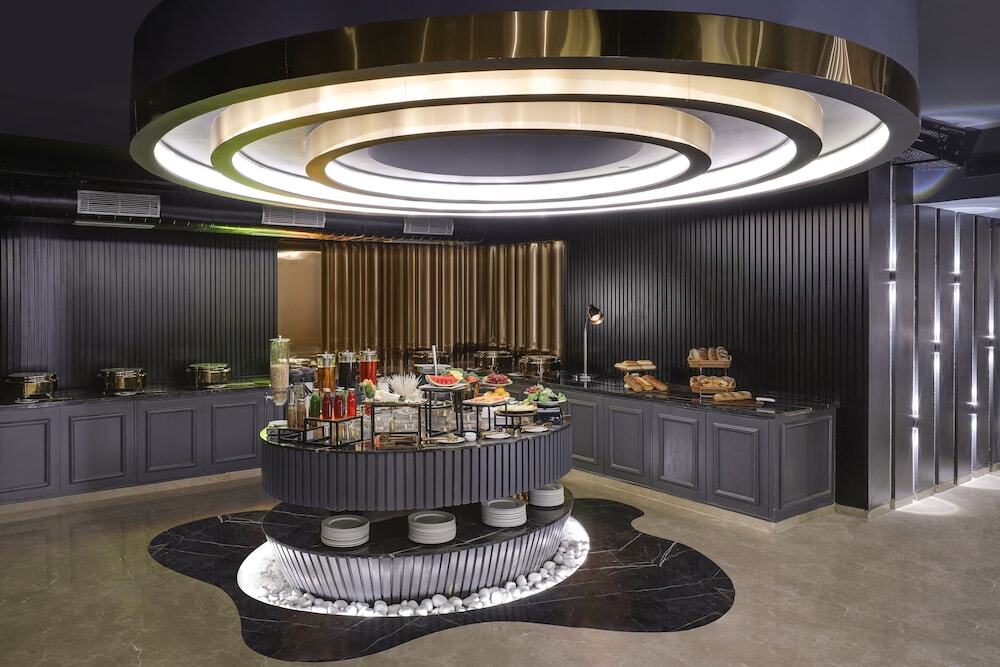 Ханзи: Lemon Tree Hotel Hisar