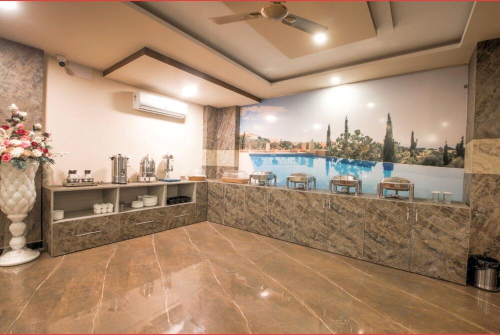 Большая Нойда: Amit House