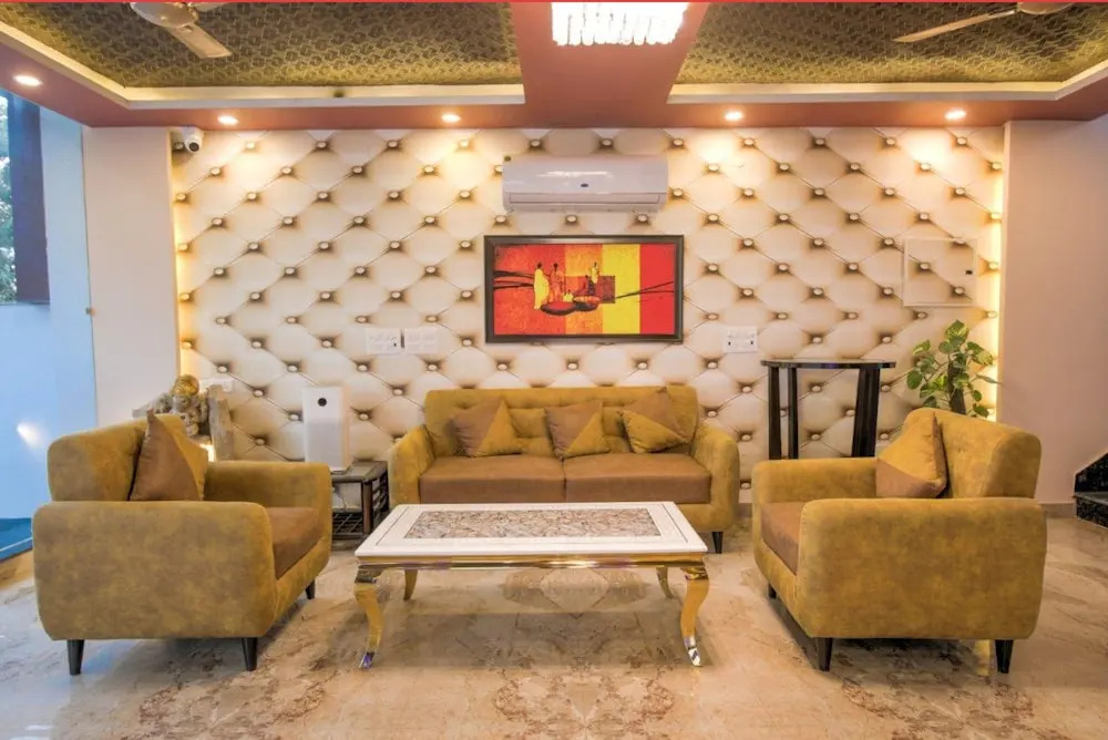 Большая Нойда: Amit House