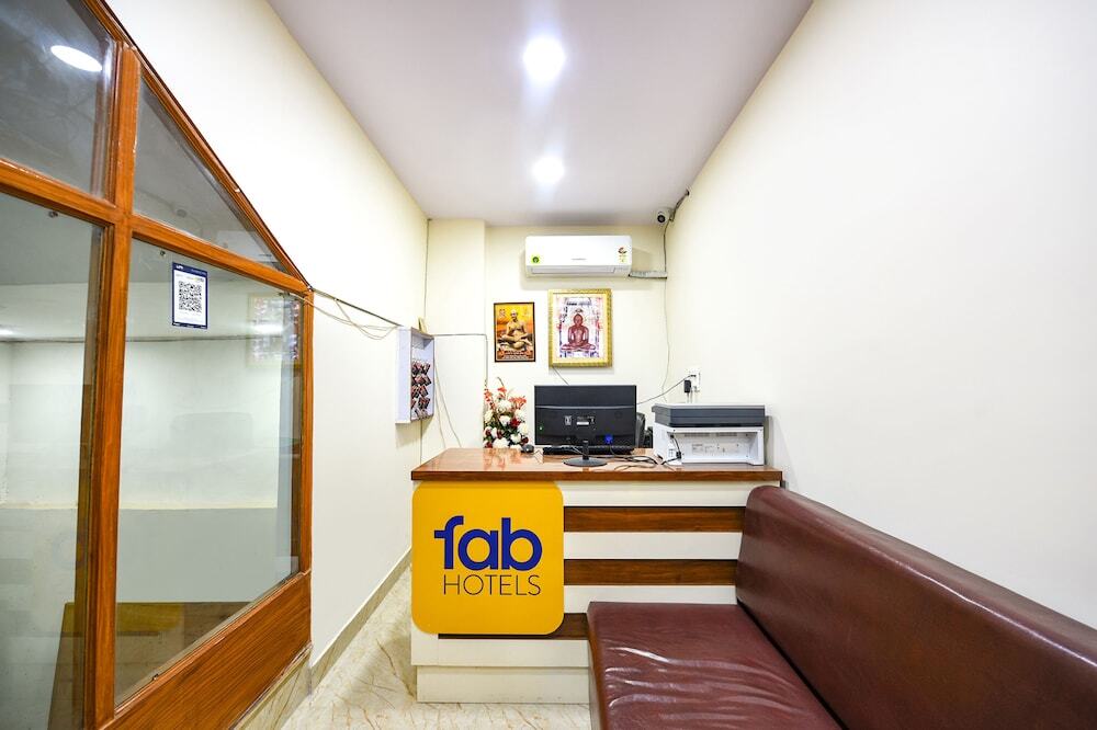 Нью-Дели: Fabhotel Mona International