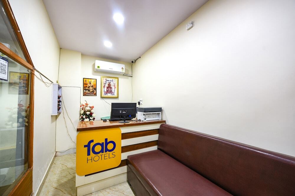 Нью-Дели: Fabhotel Mona International