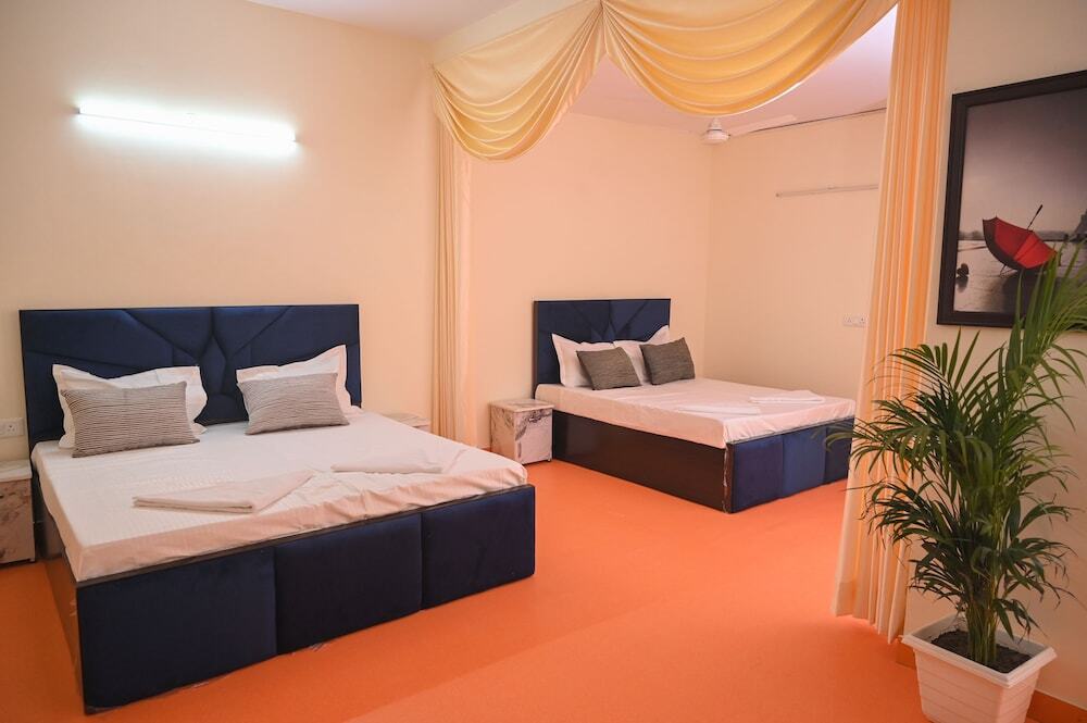 Нойда: Hotel Grand Omasha