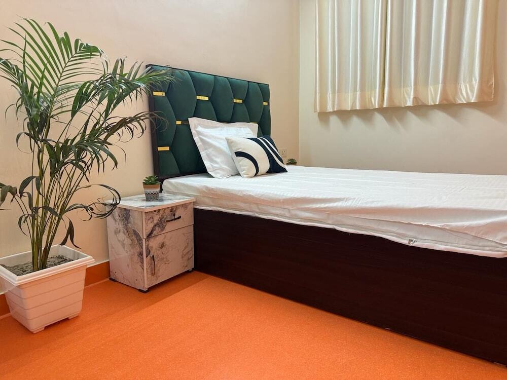 Нойда: Hotel Grand Omasha