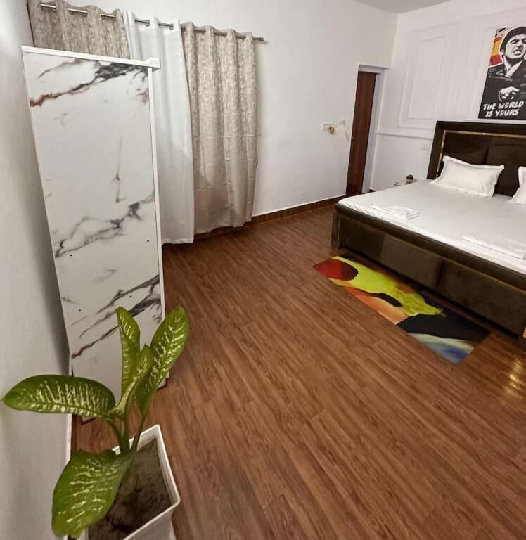 Нойда: Hotel Grand Omasha