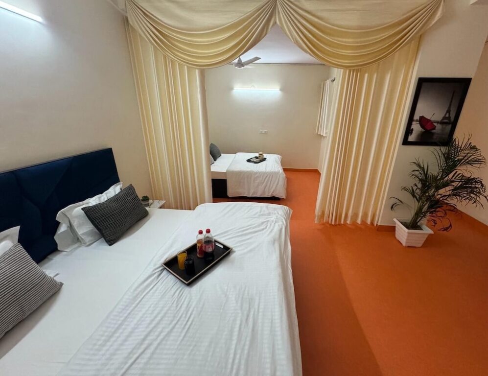 Нойда: Hotel Grand Omasha