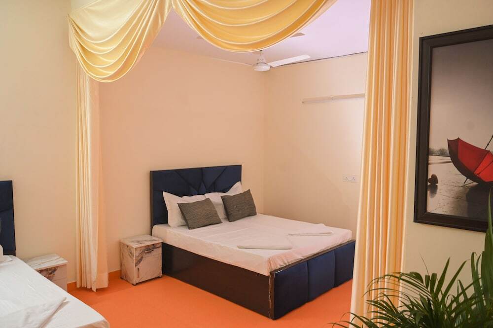 Нойда: Hotel Grand Omasha